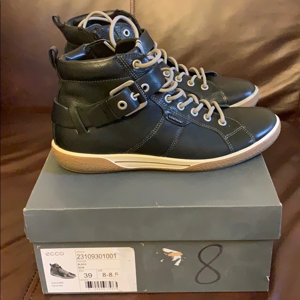 Shoe